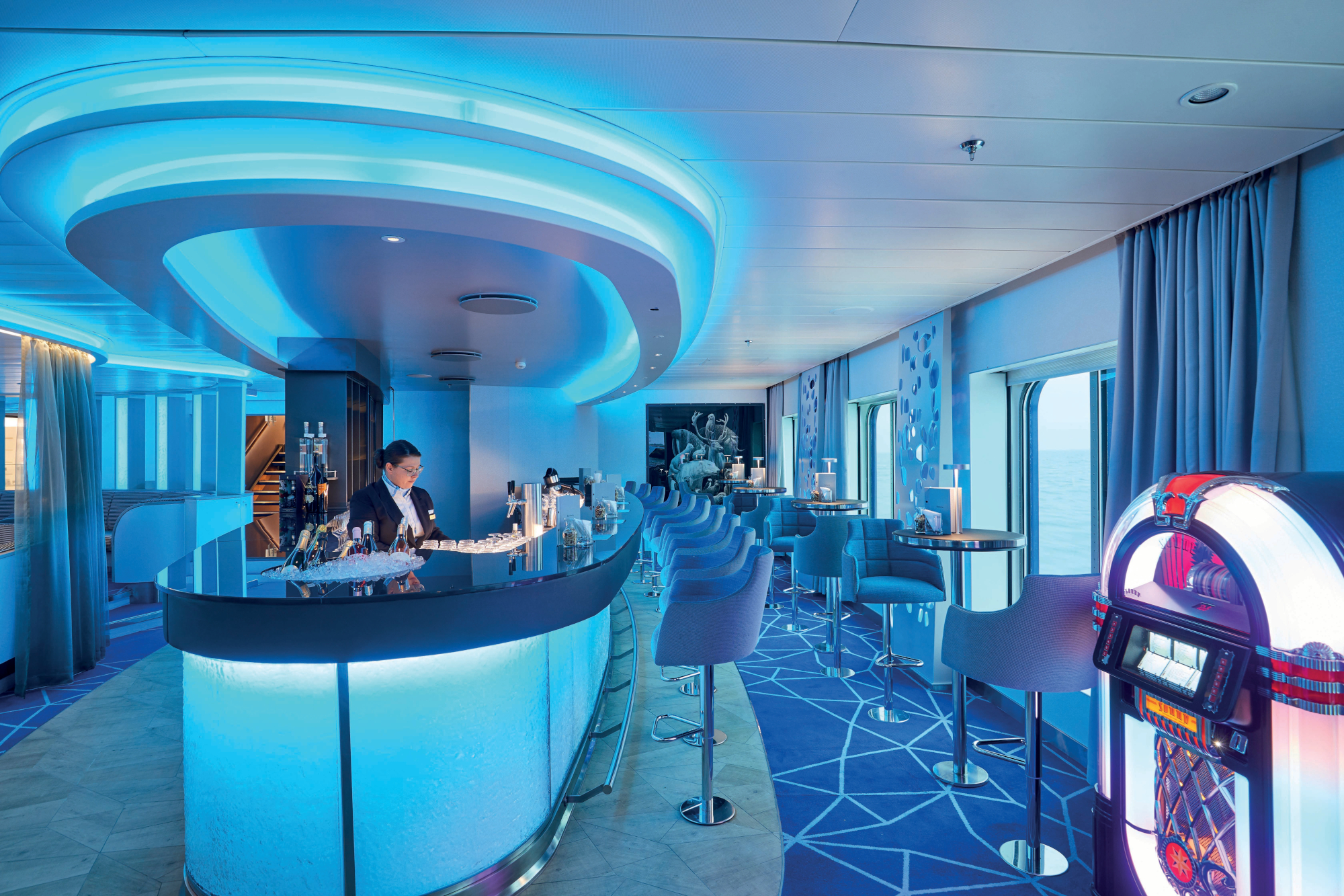 MyCruise Hapag-Lloyd-Cruises HANSEATIC-inspiration Offentlige-arealer Barer-lounger-atrium1
